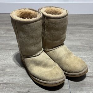 UGG Classic Short boots Tan size 7